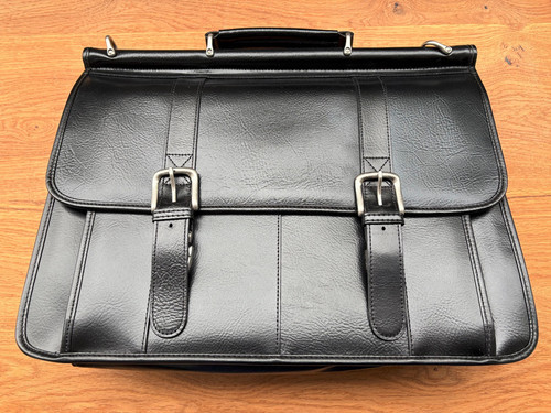 Schwarze laptop brieftasche - schwarze, laptop-/brieftasche